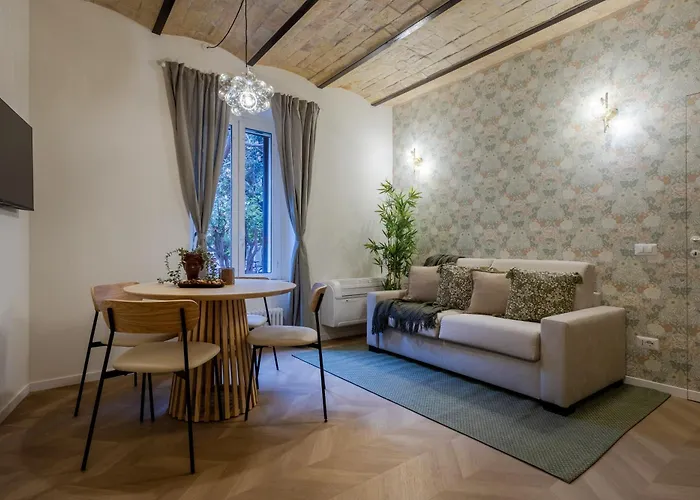 Mia Charming In Trastevere Rom